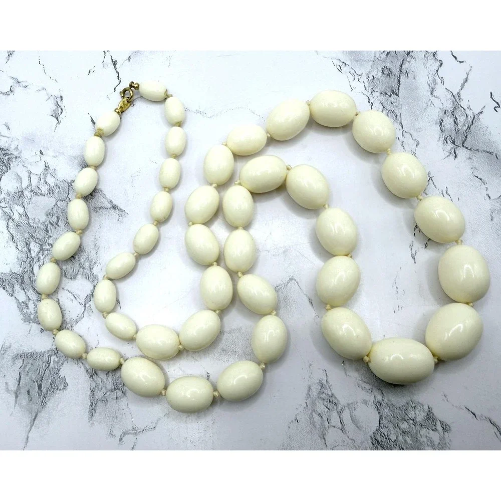 Vintage Trifari Cream Oval Bead Necklace 30
